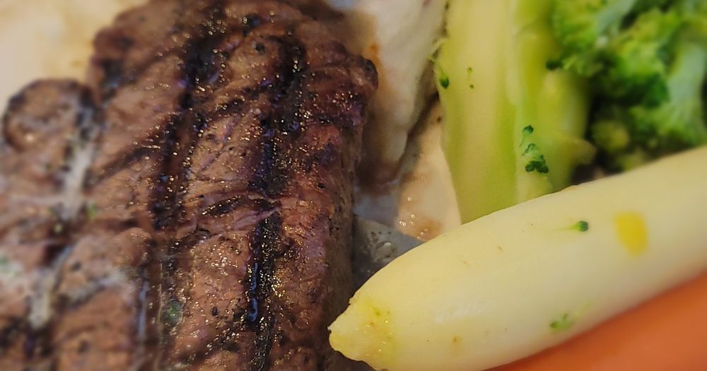 The Oaks Steakhouse food